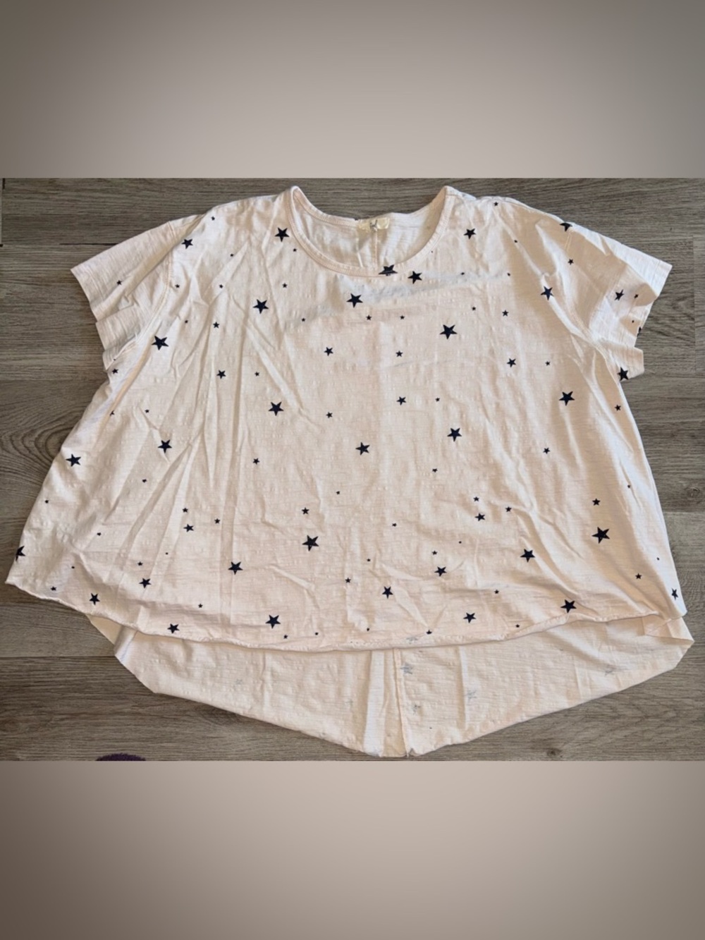 easel White Tee with Stars